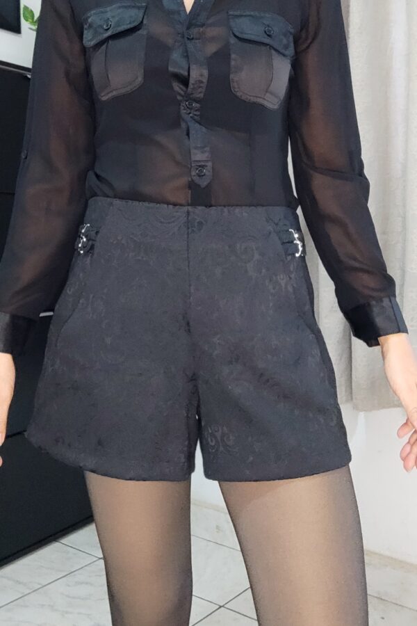 Short Preto Elegante Tamanho 40 – Com Fivelas Laterais