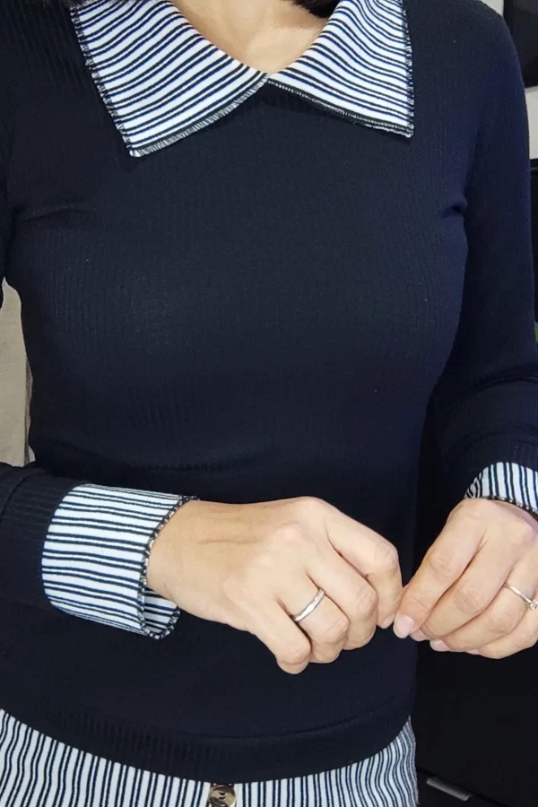 Blusa Preta com Detalhes Listrados (M)