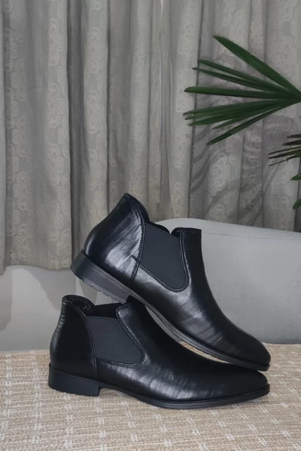 Bota Chelsea Preta Couro Sintético – Tamanho 40